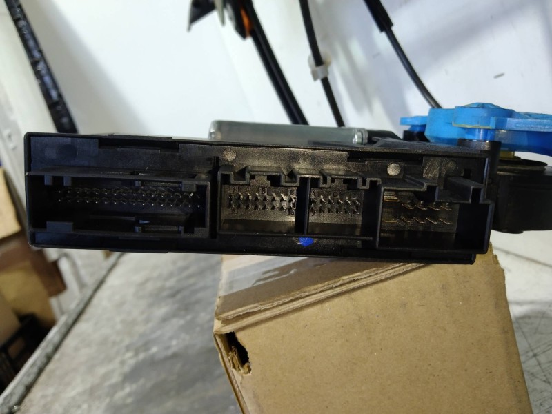 Recambio de elevalunas delantero derecho para audi s4 berlina (8e) 4.2 referencia OEM IAM 8E0837462B 8E1959802E 105845108 5WK470