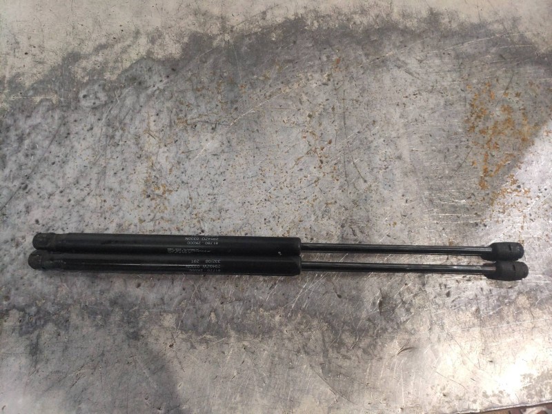 Recambio de amortiguadores maletero / porton para kia soul diva referencia OEM IAM 817702K000 817802K000 