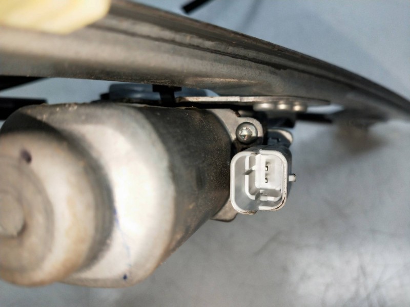 Recambio de elevalunas delantero derecho para peugeot 1007 1.4 referencia OEM IAM 400815  3P