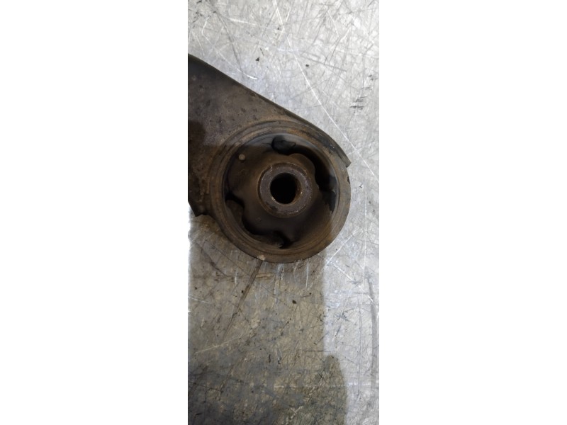 Recambio de brazo suspension inferior delantero derecho para kia carens (un) emotion referencia OEM IAM   