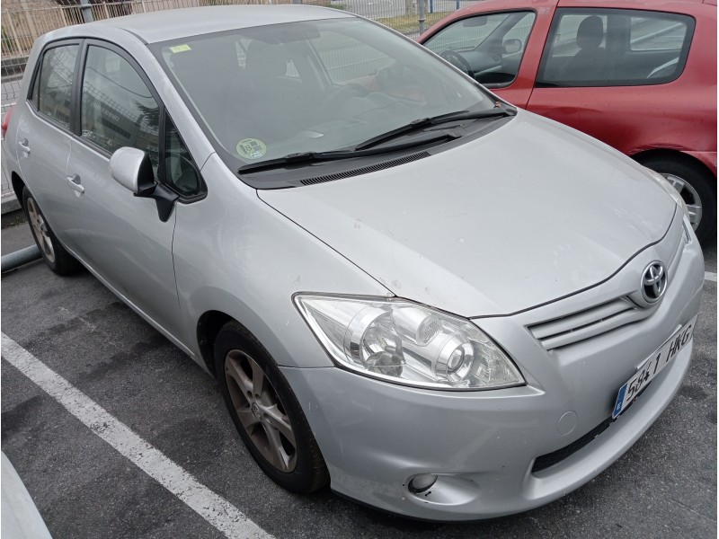 toyota auris del año 2012