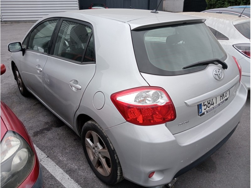 toyota auris del año 2012