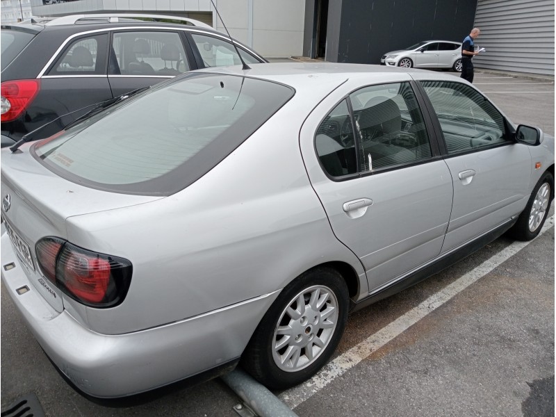 nissan primera berlina (p11) del año 2000
