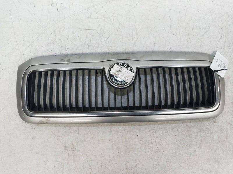 Recambio de rejilla delantera para skoda felicia pickup 1.3 referencia OEM IAM   