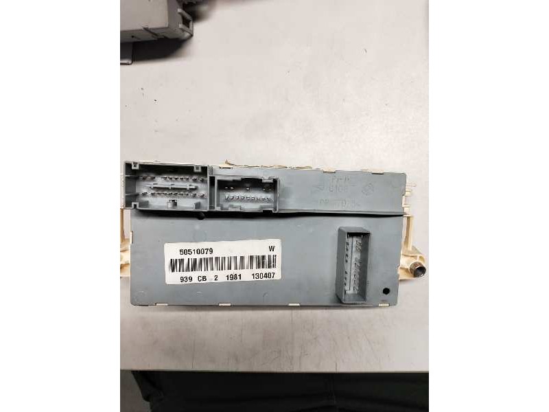 Recambio de caja reles / fusibles para alfa romeo 159 (140) 1.9 jtd (m) 16v cat referencia OEM IAM 50510079 939CB21981130407 