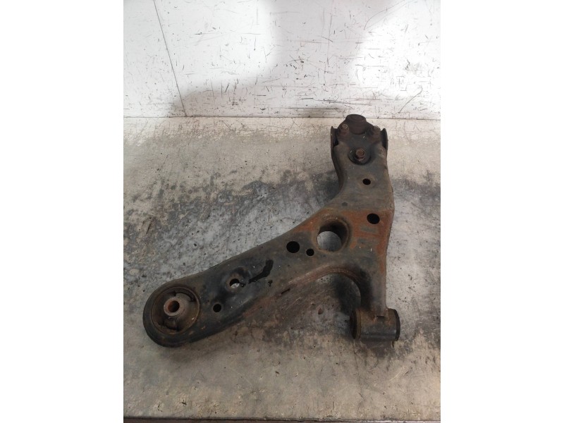 Recambio de brazo suspension inferior delantero derecho para toyota corolla (e15) luna referencia OEM IAM   