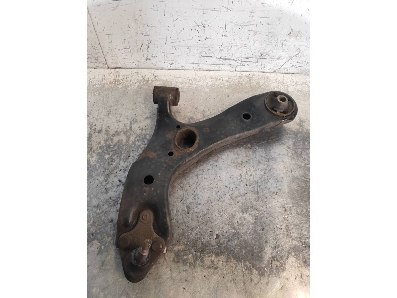 Recambio de brazo suspension inferior delantero izquierdo para toyota corolla (e15) luna referencia OEM IAM   