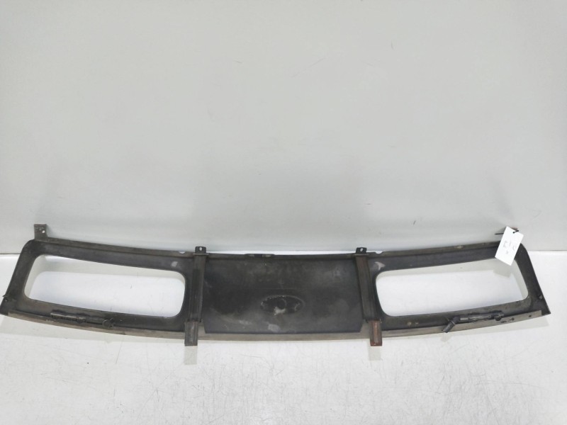 Recambio de rejilla delantera para ford sierra berlina 2.3 v6 referencia OEM IAM   