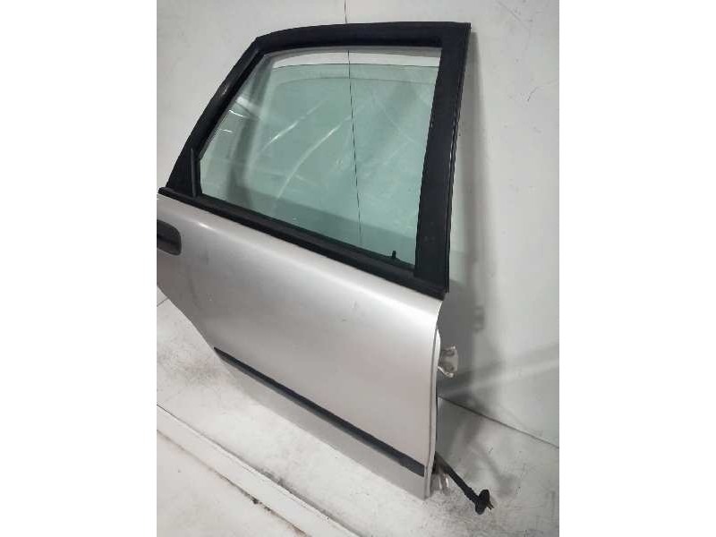 Recambio de puerta trasera derecha para volvo s40 berlina 1.9 diesel cat referencia OEM IAM   