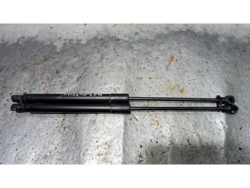 Recambio de amortiguadores capo para renault megane iv berlina 5p 1.5 blue dci diesel fap referencia OEM IAM 654700462R 70002105