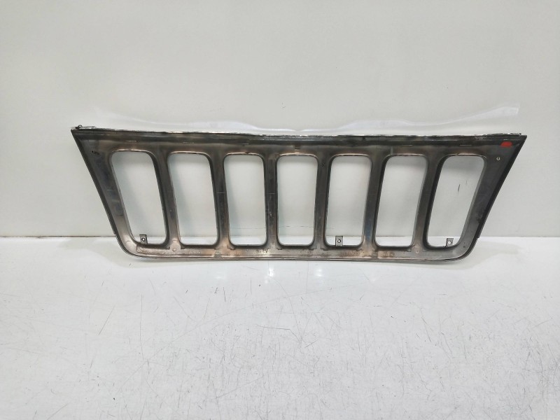 Recambio de rejilla delantera para jeep gr.cherokee (wj/wg) 2.7 crd laredo referencia OEM IAM   