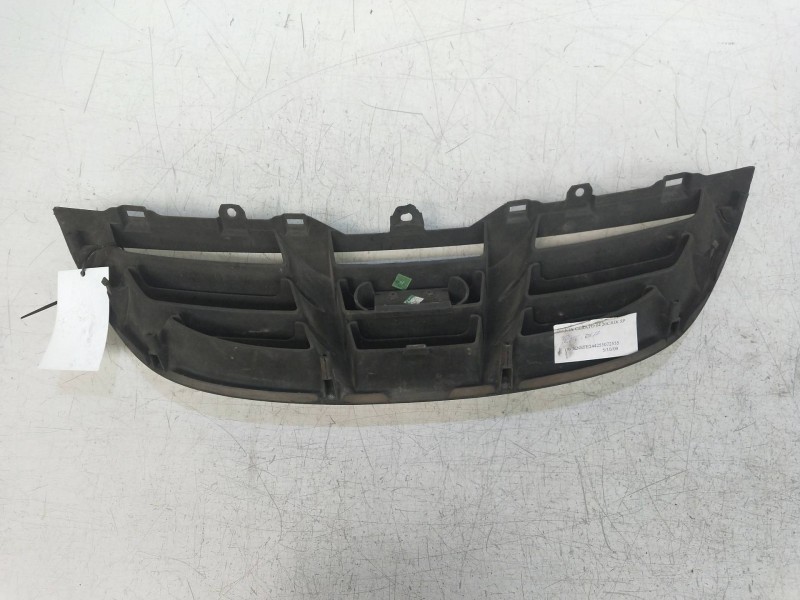 Recambio de rejilla delantera para kia cerato 2.0 turbodiesel cat referencia OEM IAM   