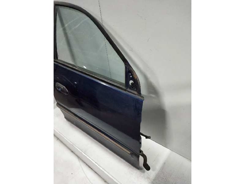 Recambio de puerta delantera derecha para kia carens 2.0 crdi ex monovolumen referencia OEM IAM   