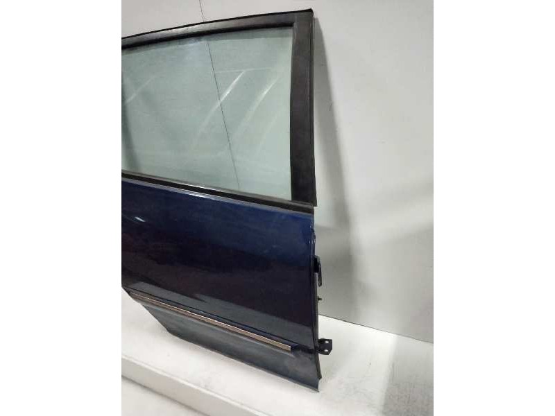 Recambio de puerta trasera derecha para kia carens 2.0 crdi ex monovolumen referencia OEM IAM   