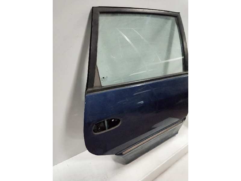 Recambio de puerta trasera derecha para kia carens 2.0 crdi ex monovolumen referencia OEM IAM   
