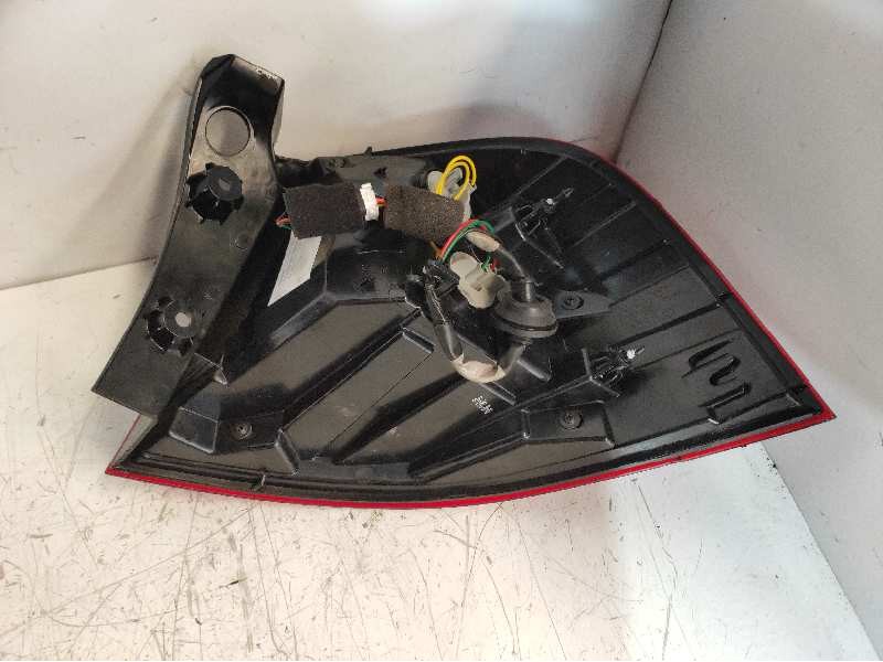 Recambio de piloto trasero izquierdo para kia rio 1.2 cat referencia OEM IAM 924011W2L  