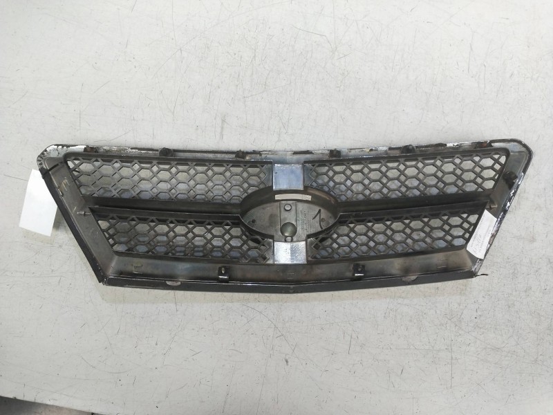 Recambio de rejilla delantera para kia sorento 2.5 crdi cat referencia OEM IAM   