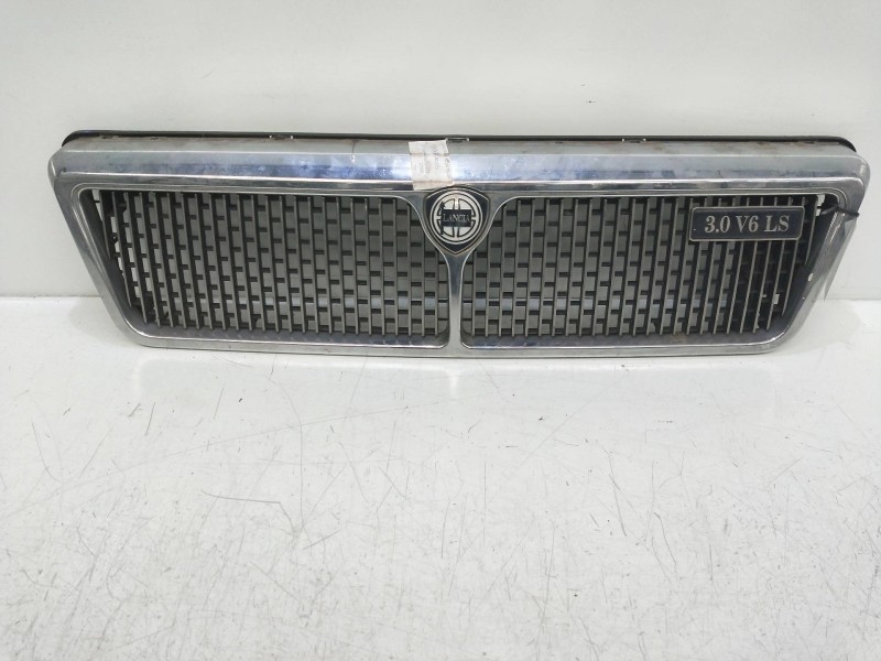 Recambio de rejilla delantera para lancia thema v6 ls berlina referencia OEM IAM   