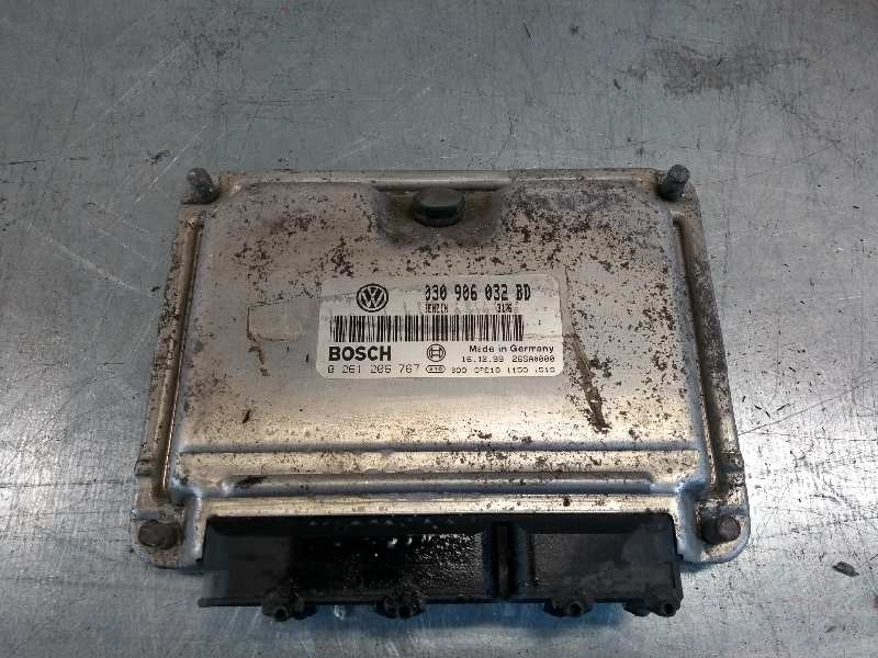 Recambio de centralita motor uce para volkswagen polo berlina (6n2) trendline referencia OEM IAM 0261206767 030906032BD 