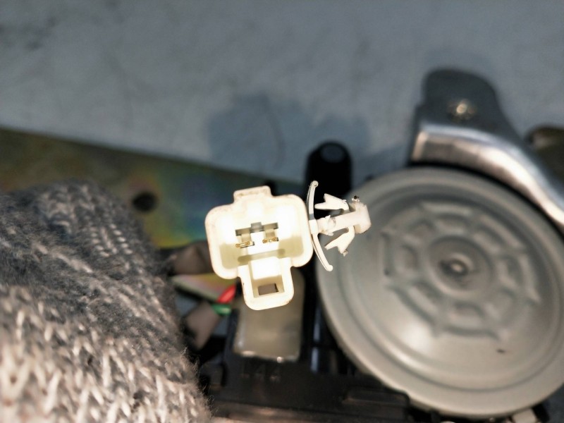 Recambio de elevalunas trasero izquierdo para lexus is200 (gxe10) 2.0 cat referencia OEM IAM 8572053030 0621009861 5P