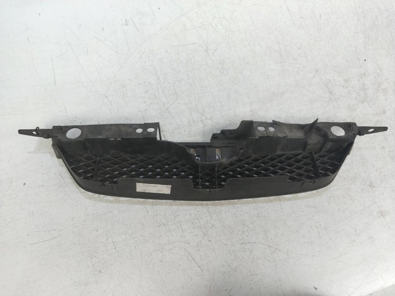 Recambio de rejilla delantera para mazda 323 berlina f/s (bj) 2.0 td s exclusive referencia OEM IAM   