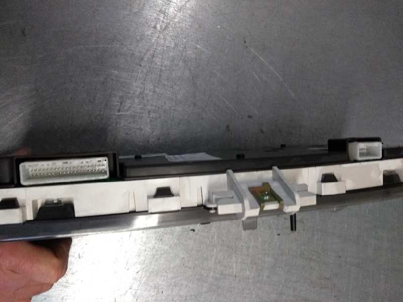 Recambio de cuadro instrumentos para toyota corolla (e12) 2.0 d4-d linea terra sedán referencia OEM IAM 8380002810 110080106002 