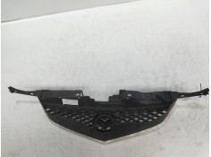Recambio de rejilla delantera para mazda premacy (cp) td active referencia OEM IAM    2
