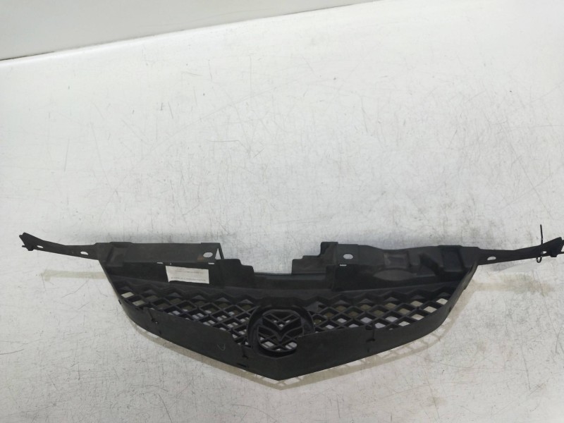 Recambio de rejilla delantera para mazda premacy (cp) td active referencia OEM IAM   