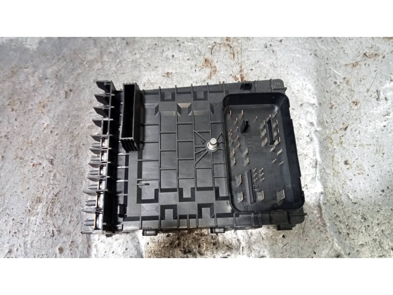 Recambio de caja reles / fusibles para skoda octavia combi (1z5) scout 4x4 referencia OEM IAM 1K0937629A 0946566935E 