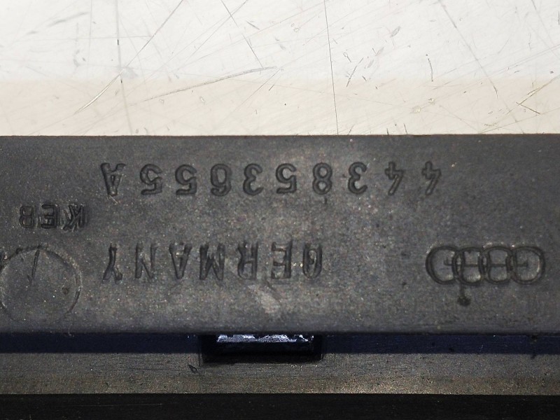 Recambio de rejilla delantera para audi 100 berlina (443) 2.2 referencia OEM IAM 443853655A  