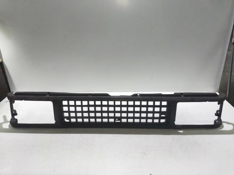 Recambio de rejilla delantera para isuzu trooper 2.8 turbodiesel referencia OEM IAM   