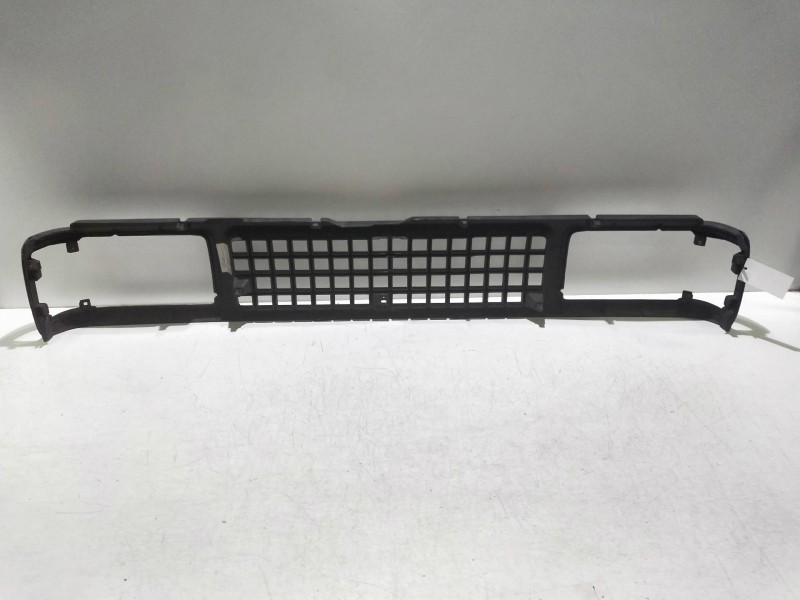 Recambio de rejilla delantera para isuzu trooper 2.8 turbodiesel referencia OEM IAM   