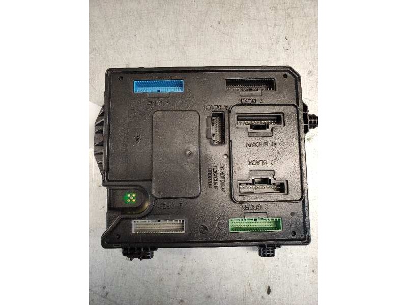 Recambio de caja reles / fusibles para renault megane iii coupe dynamique referencia OEM IAM A2C53284891  