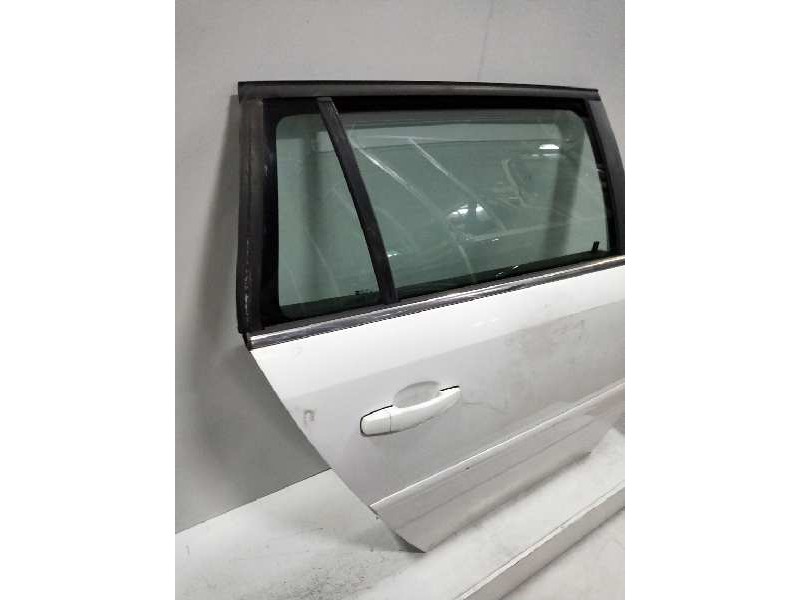 Recambio de puerta trasera derecha para opel vectra c caravan 2.2 16v dti cat (y 22 dtr / l50) referencia OEM IAM   