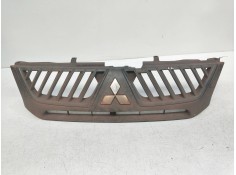 Recambio de rejilla delantera para mitsubishi l 200 (k6/7) 2.5 tdi referencia OEM IAM   