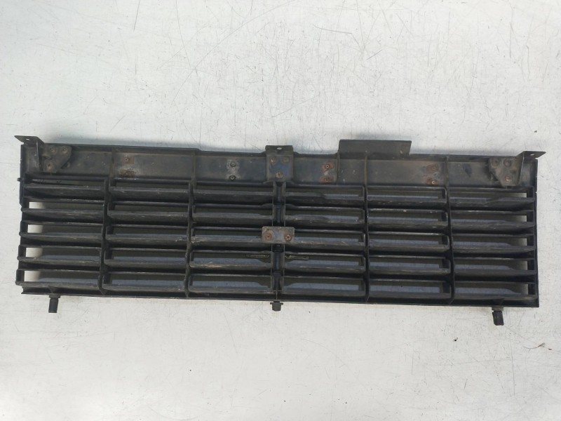 Recambio de rejilla delantera para mitsubishi montero (l040) 2300 td (2-ptas.) referencia OEM IAM   