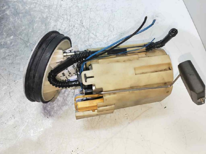 Recambio de bomba combustible para mercedes clase c (w203) familiar 2.2 cdi cat referencia OEM IAM 0580303031 A2034703394 BOSCH 