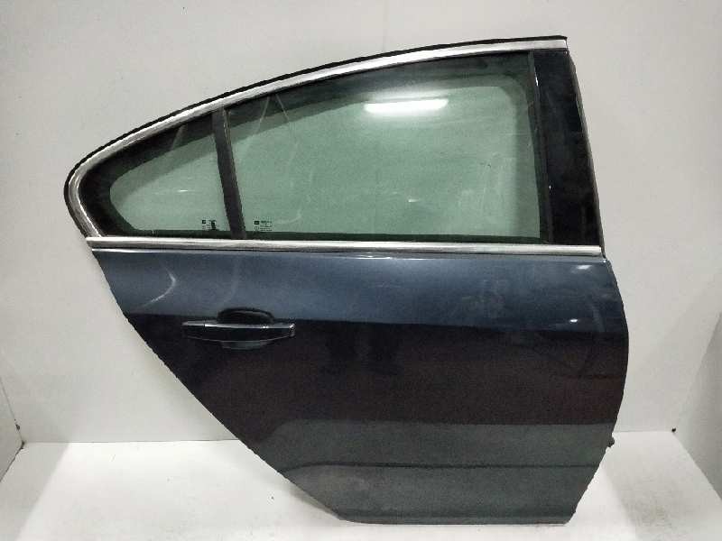 Recambio de puerta trasera derecha para opel insignia berlina 2.0 cdti cat referencia OEM IAM   5P
