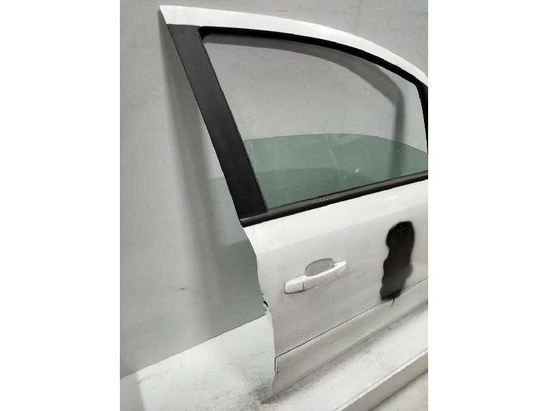 Recambio de puerta delantera derecha para opel zafira b 1.6 16v cat referencia OEM IAM   