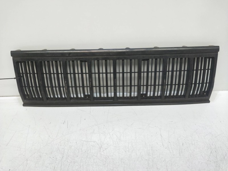 Recambio de rejilla delantera para chrysler jeep cherokee (xj) 2.1 turbodiesel referencia OEM IAM    Recambio de rejilla delantera para chrysler jeep cherokee (xj) 2.1 turbodiesel referencia OEM IAM