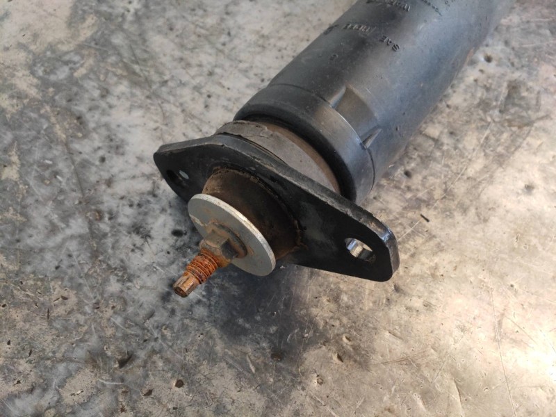 Recambio de amortiguador trasero derecho para lancia thema gold referencia OEM IAM   68143168AA