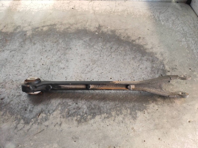 Recambio de brazo suspension superior trasero derecho para lancia thema gold referencia OEM IAM 04743245AC  