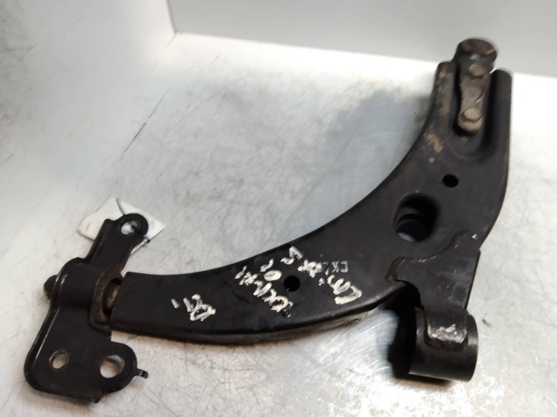 Recambio de brazo suspension inferior delantero derecho para kia shuma ii 1.6 cat referencia OEM IAM   