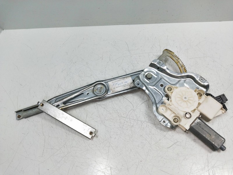 Recambio de elevalunas delantero derecho para toyota avensis berlina (t25) referencia OEM IAM 6981005050  