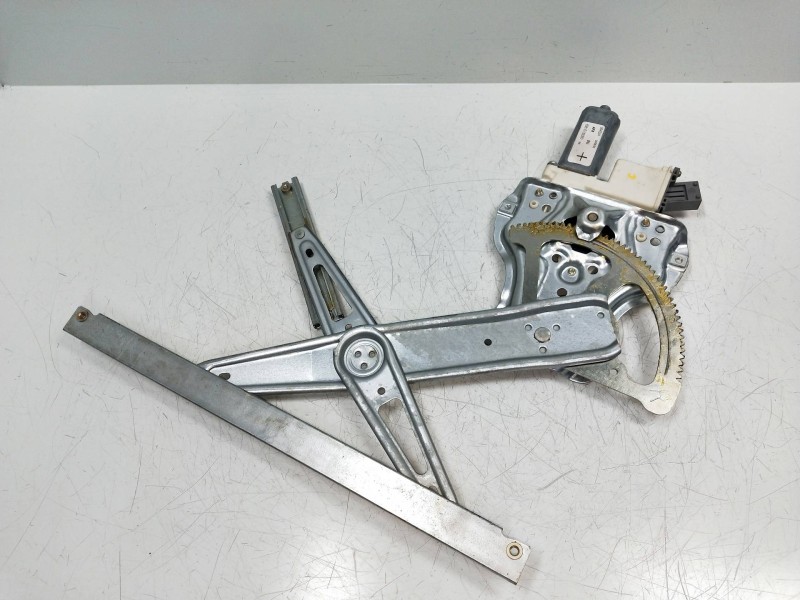 Recambio de elevalunas delantero derecho para toyota avensis berlina (t25) referencia OEM IAM 6981005050  