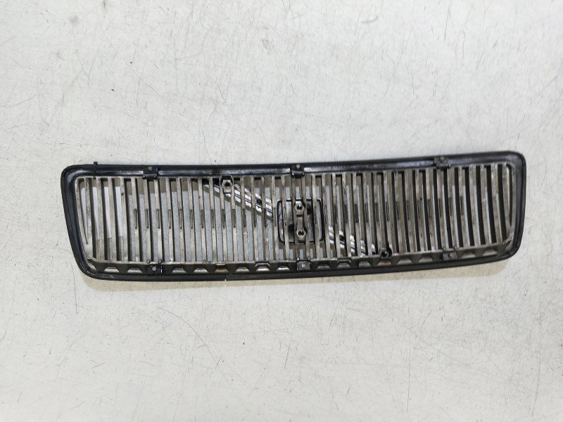 Recambio de rejilla delantera para volvo c70 coupe 2.3 turbo cat referencia OEM IAM   
