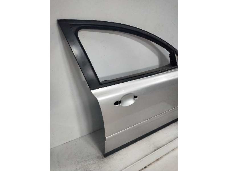 Recambio de puerta delantera derecha para volvo v50 familiar 2.0 diesel cat referencia OEM IAM   