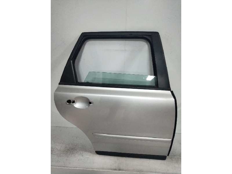 Recambio de puerta trasera derecha para volvo v50 familiar 2.0 diesel cat referencia OEM IAM   