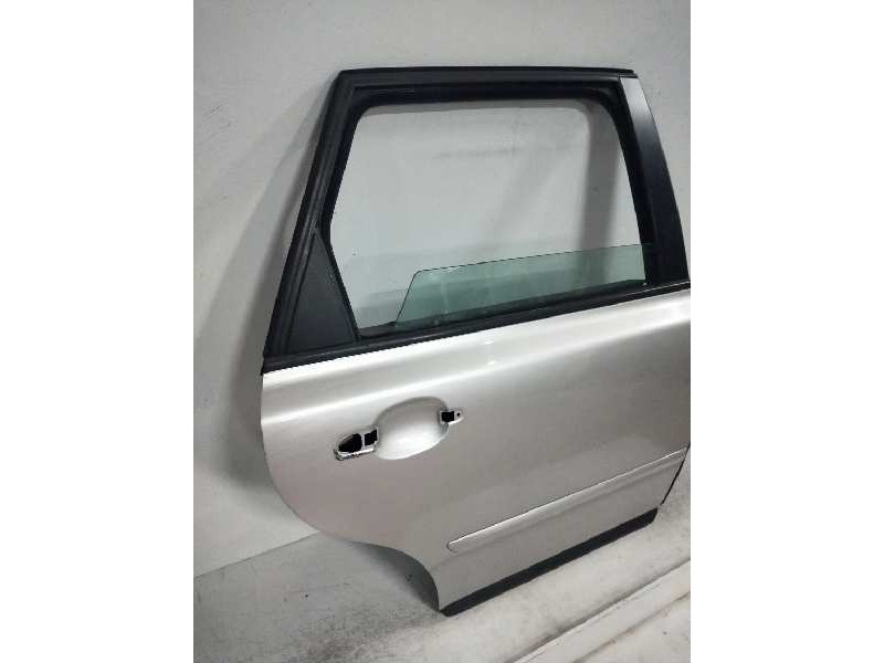 Recambio de puerta trasera derecha para volvo v50 familiar 2.0 diesel cat referencia OEM IAM   
