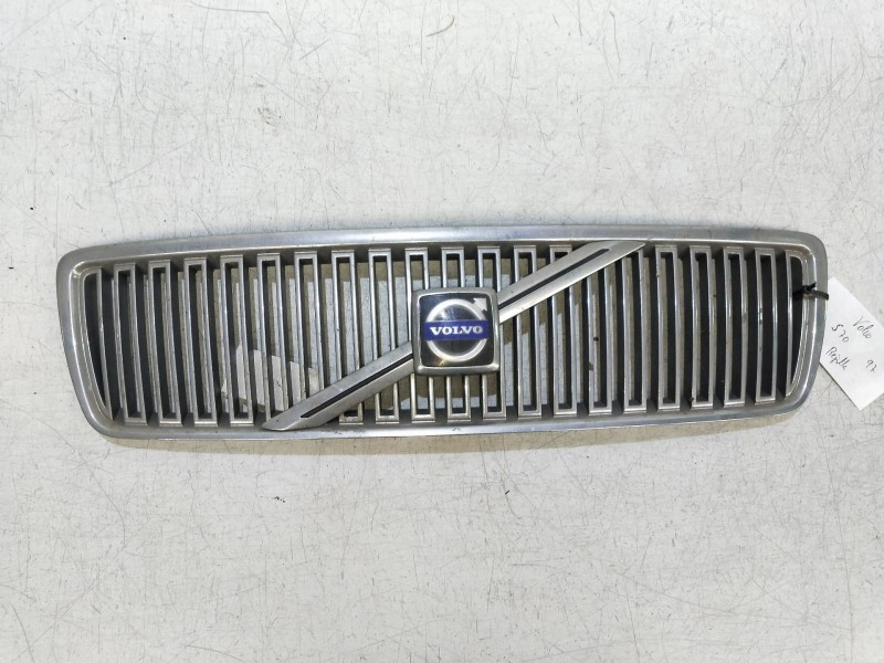 Recambio de rejilla delantera para volvo s70 berlina 2.5 turbodiesel referencia OEM IAM   